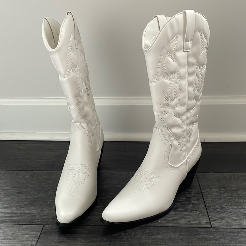 Princess Polly size 7 white cowboy boots